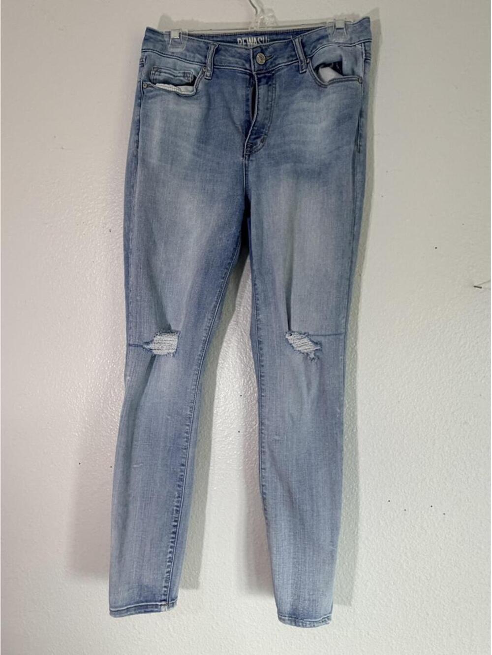 Rewash Super‎ High Rise Skinny Jeans Light Wash Distressed Knee Womens Size 29